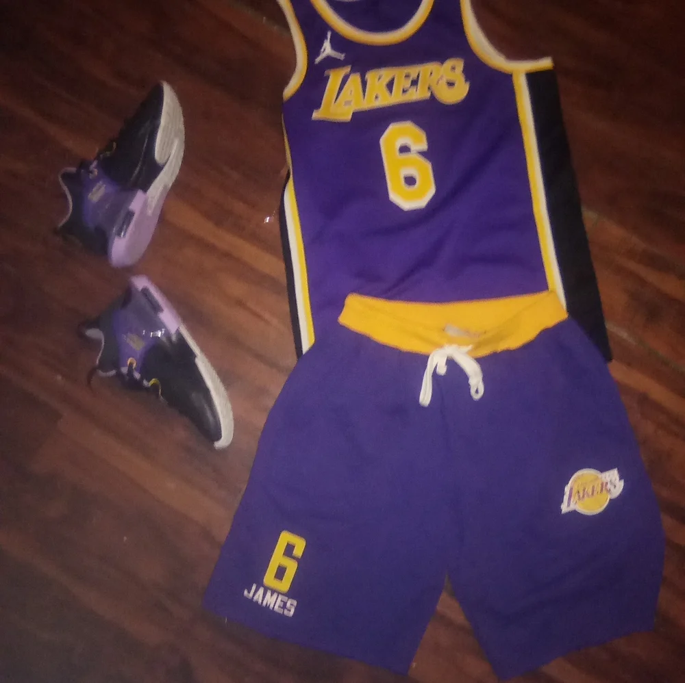 Lebron James official jersey - Picture 3 of 5